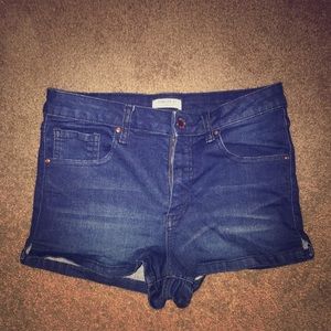 Dark blue denim short-shorts